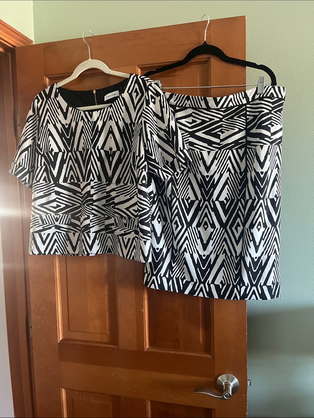 Calvin Klein Black and White Graphic Print Top